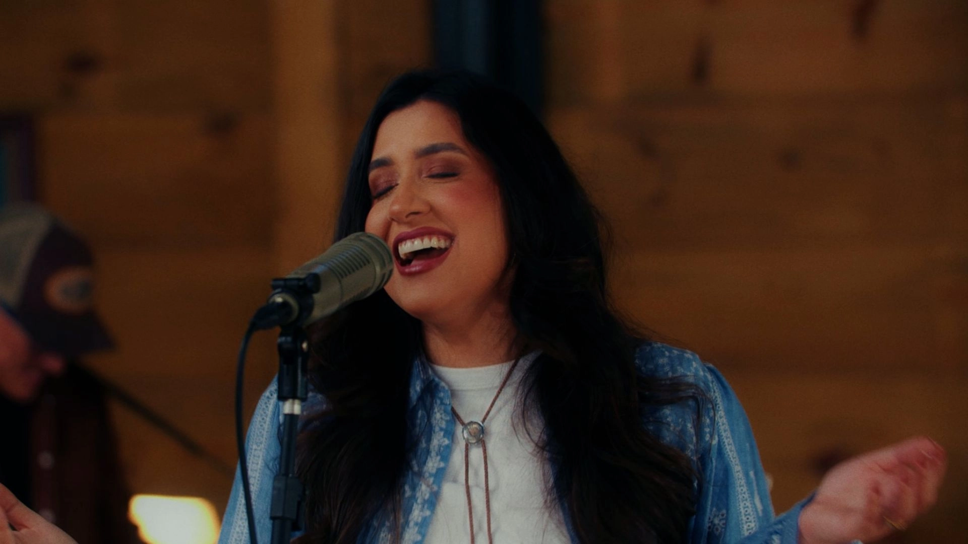 Kelly Benigno apresenta “Caminho Reto”, canção que reafirma a direção encontrada em Cristo