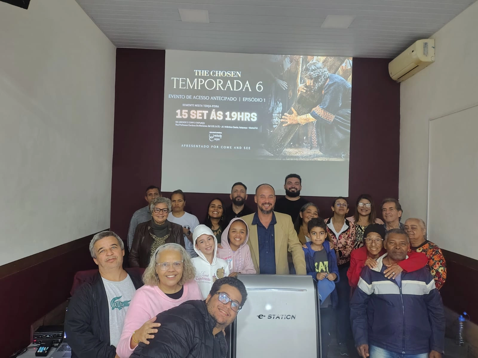 EMOCIONADOS, INSPIRADOS E COM O CORAÇÃO CHEIO DE GRATIDÃO,  PELA NOITE DE ONTEM, LOUVAMOS TEU NOME JESUS!
