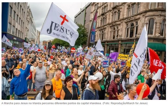 Mais de 1.000 cristãos marcham para Jesus nas ruas da Irlanda