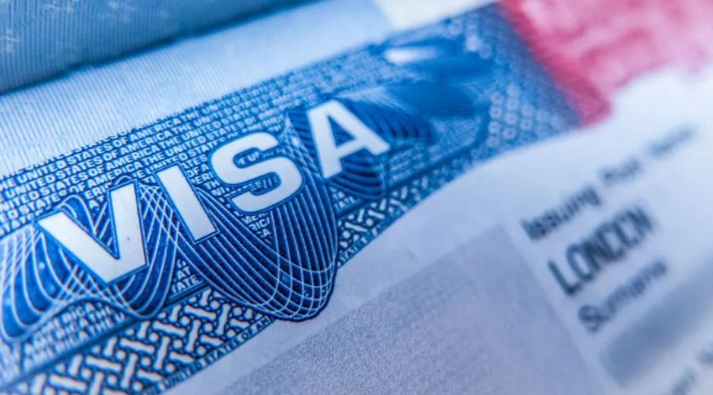 EUA suspendem marcações de entrevistas para vistos de imigrantes em todo o mundo