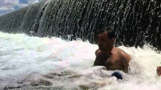 INSP alerta para riscos de banhos em tanques e ribeiras e reforça vigilância da esquistossomose em Santiago