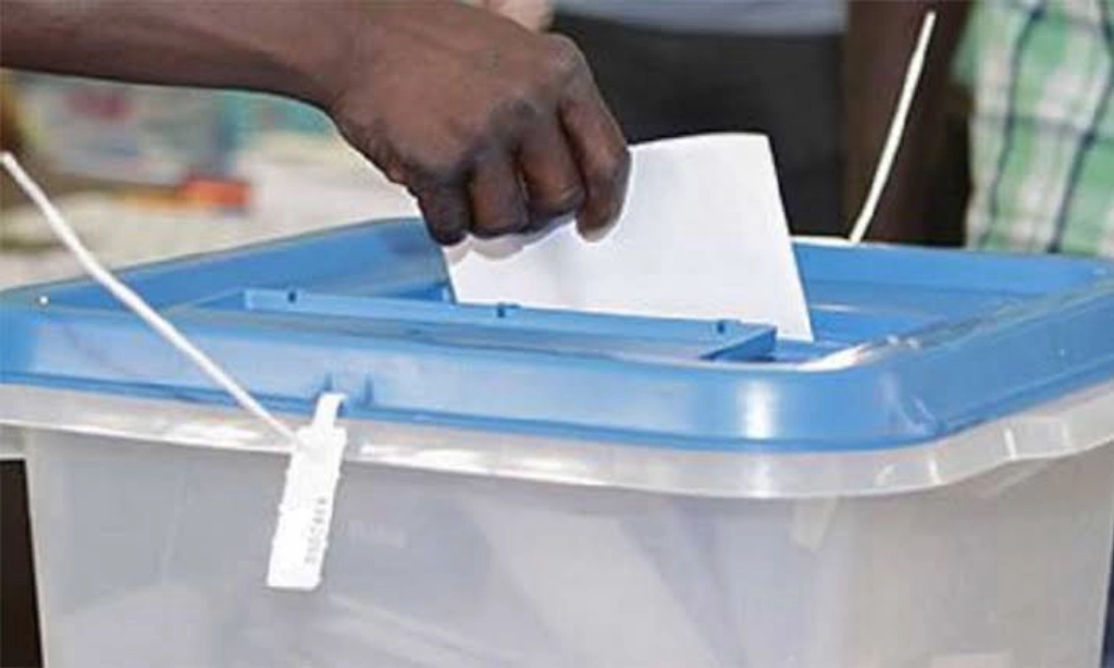 Doentes internados e presos dispensados de autenticar documentos para voto antecipado