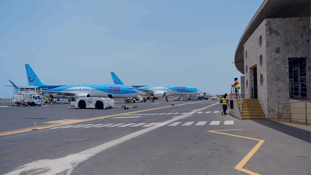 Tráfego aéreo cai 21,8% em Setembro, mas cresce 8,8% face a 2025