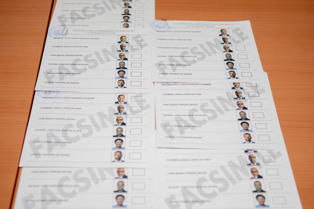 CNE entrega fac-símiles dos boletins de voto às candidaturas presidenciais