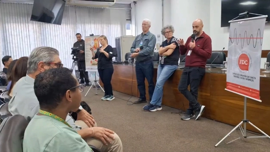 Alunos dos Pontos de Cultura das rádios comunitárias visitam a Câmara Municipal de São Paulo