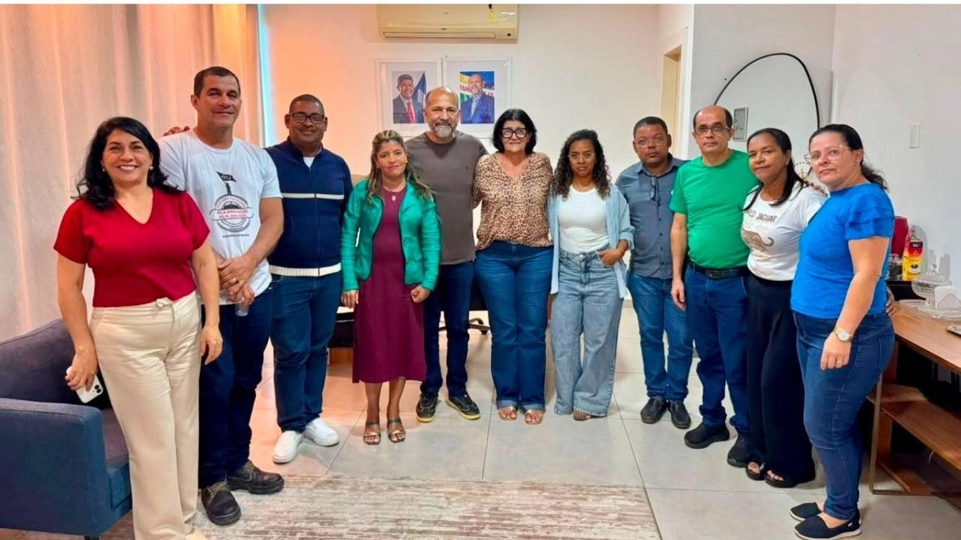 Prefeito Robério Oliveira recebe APLB e apresenta avanços e propostas para valorização dos profissionais da educação