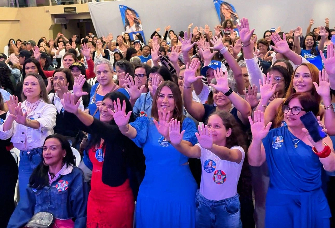 Mulheres se reúnem em Eunápolis e reforçam apoio à reeleição de Cláudia Oliveira