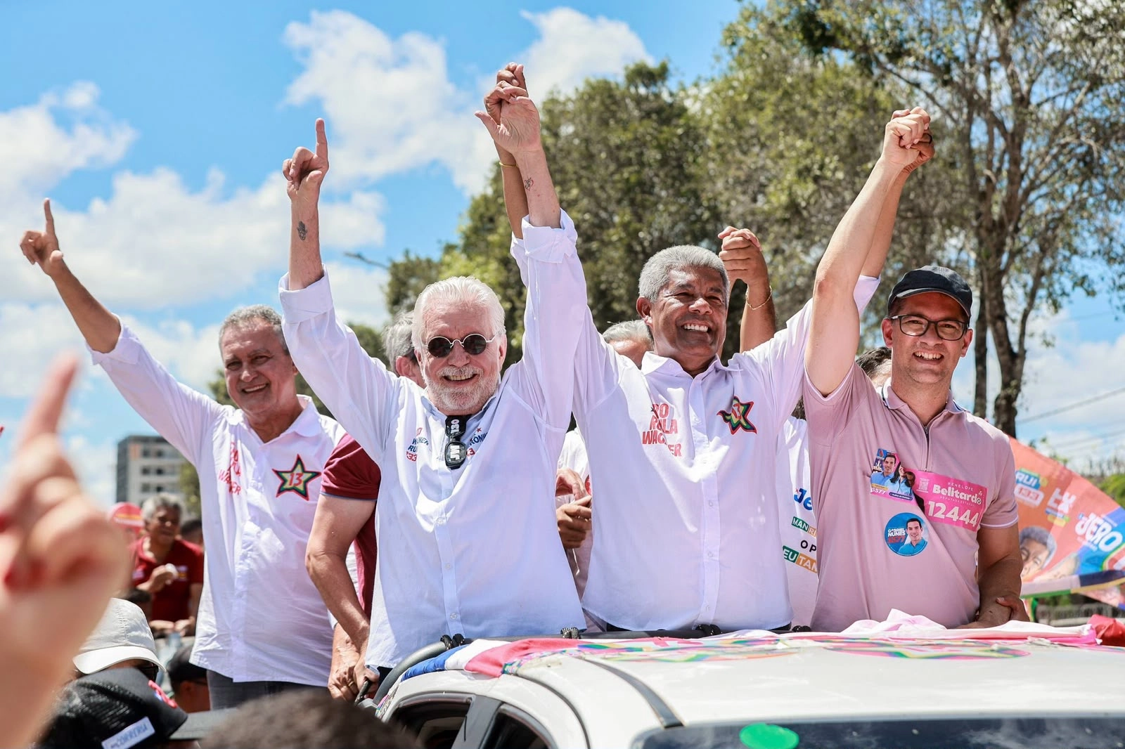 Prefeito de Teixeira de Freitas comanda carreata gigante ao lado de Jerônimo