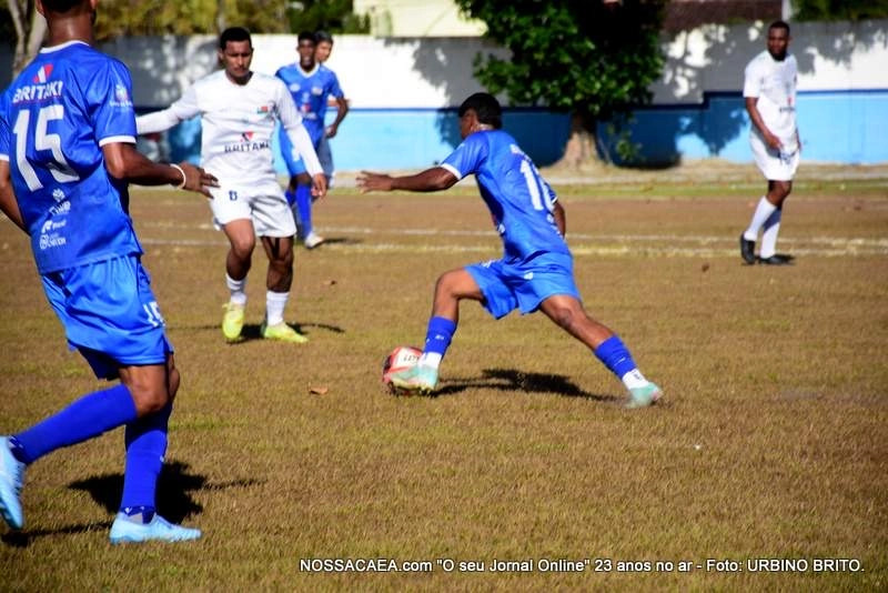 Seleção jogou em casa neste domingo (11) e segue na liderança da competição