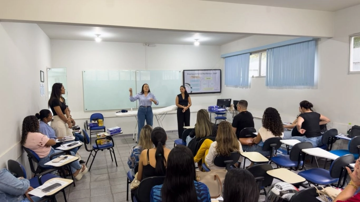 Prefeitura de Eunápolis capacita profissionais de saúde para prevenção e cuidados com o pé diabético