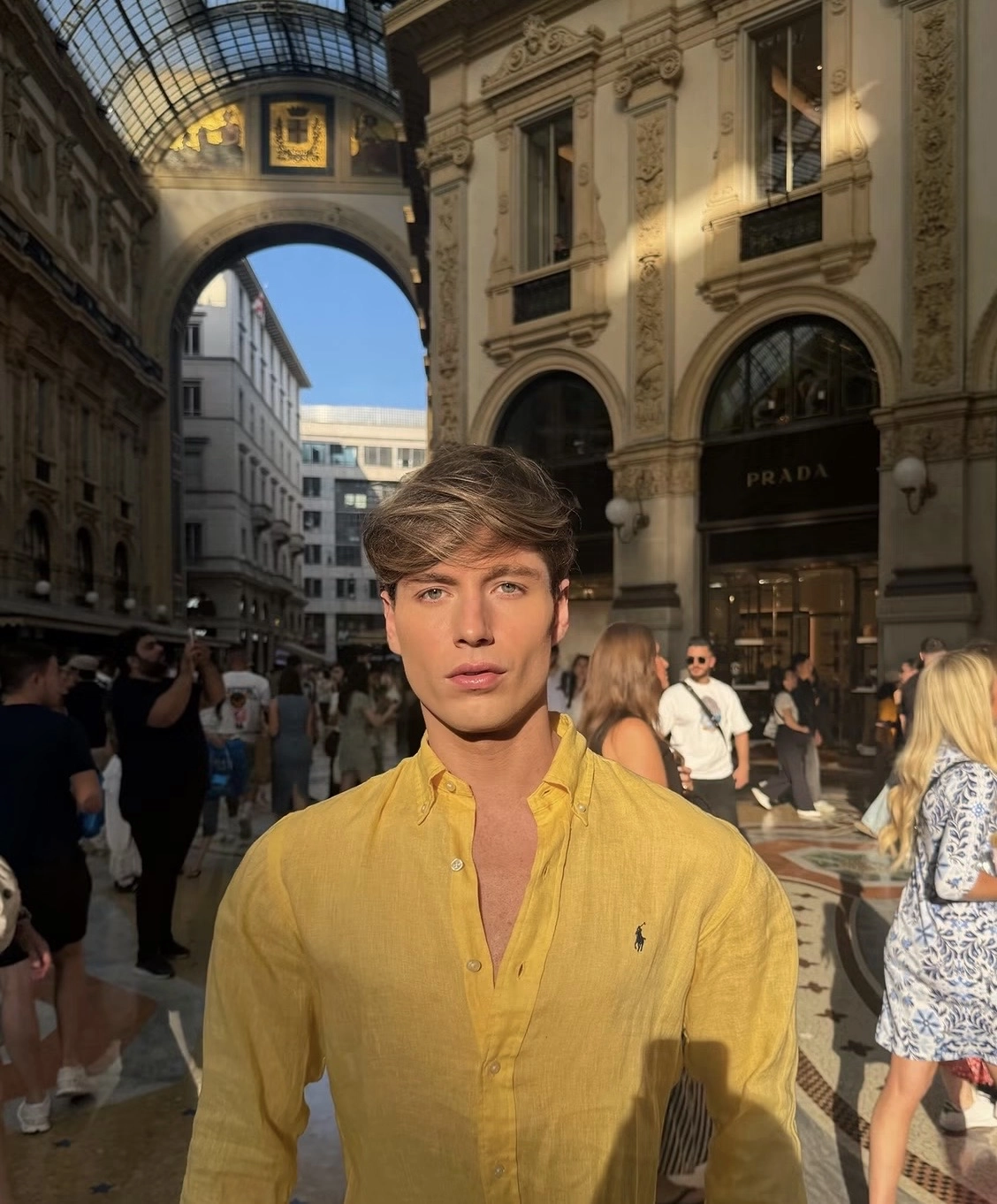 Lucas Freitas diante do Arco da Rua Augusta, em Lisboa.