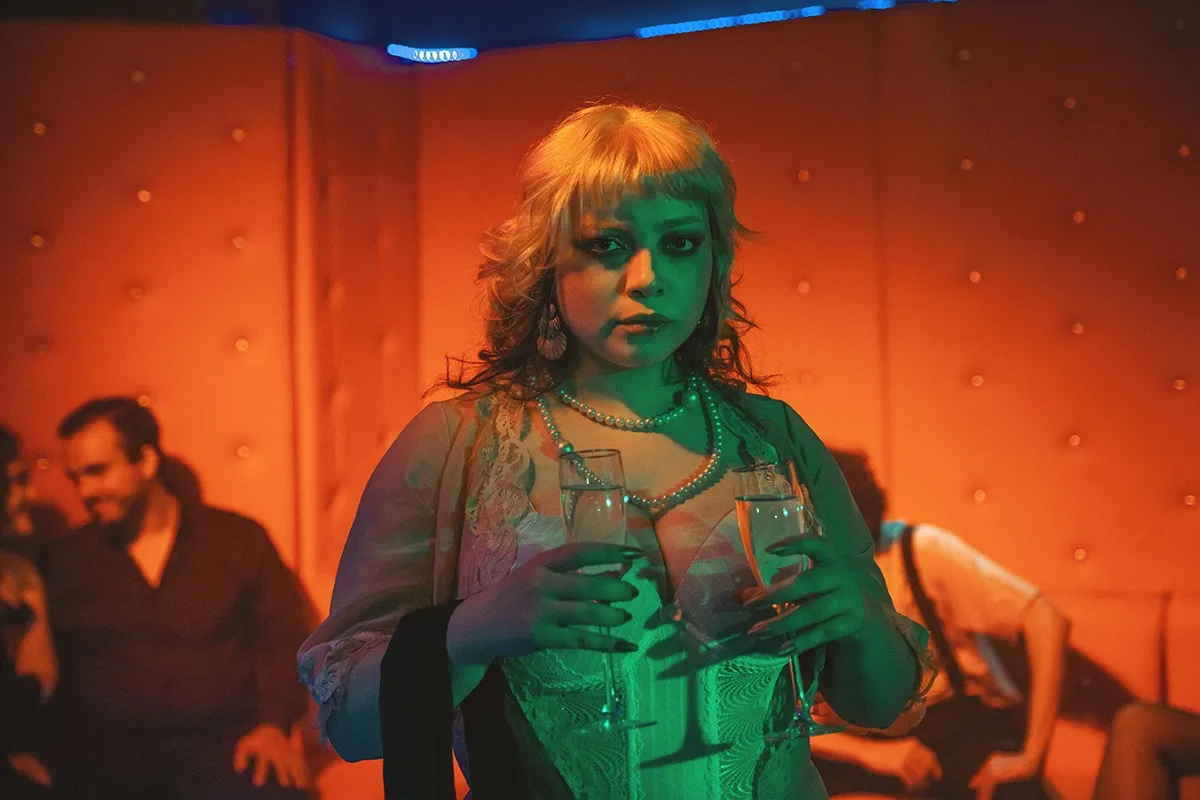 Lia Kapp lança novo single com pocket show no Garagem