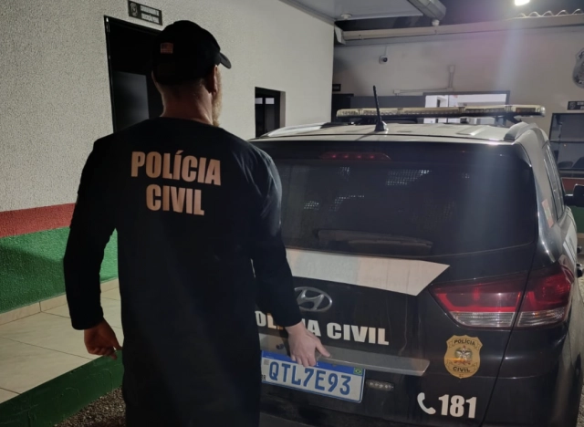 Adolescente pede socorro por WhatsApp e padrasto é preso por importunação sexual em Saudades