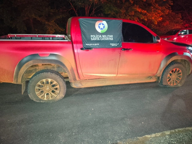 PM monta barreira no trevo de Flor de Sertão e recupera Hilux furtada no RS