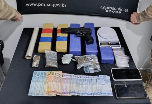 Abordagem em Guaraciaba leva PM a apreender mais de 4 kg de drogas em São José do Cedro