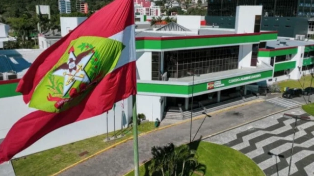 Governo de SC abre concurso com 50 vagas e salário inicial de R$ 25,3 mil