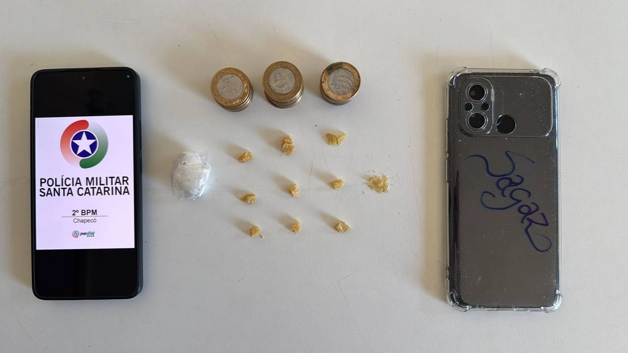 Homem é preso com crack e cocaína durante abordagem em Chapecó