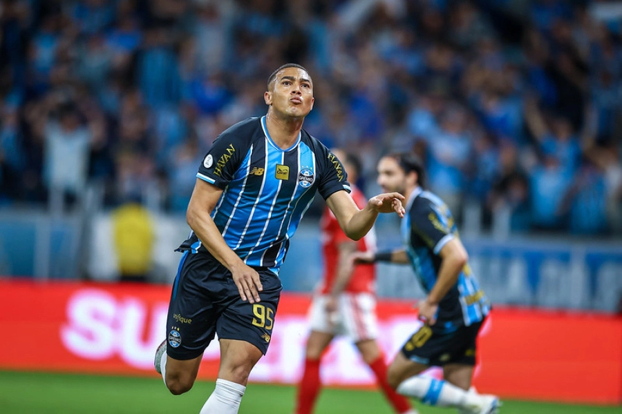 Grêmio vence Gre-Nal 454, elimina o Inter e avança à semifinal da Copa do Brasil