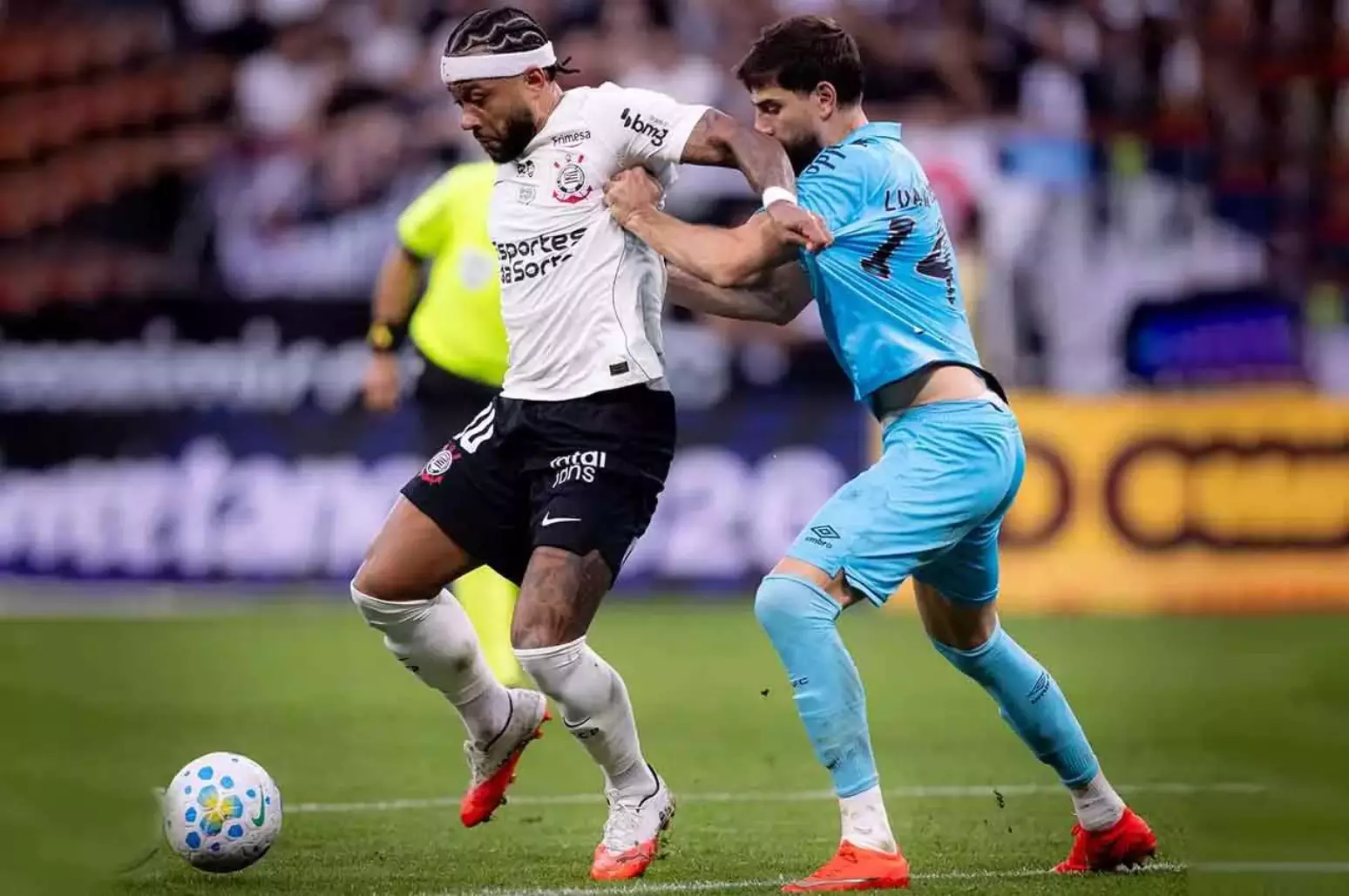 Chapecoense vence o Corinthians de virada e conquista vitória inédita na Neo Química Arena