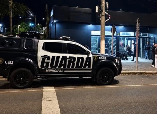 Guarda Municipal fiscaliza bares e Tele Beers durante a madrugada em Chapecó
