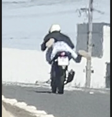 PRF flagra adolescente fazendo manobra “Superman” com moto na BR-480, em Chapecó