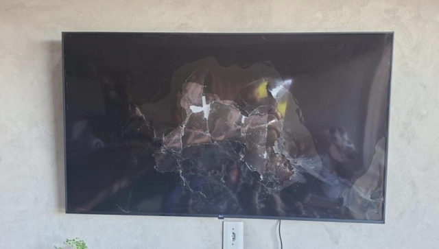Homem quebra televisão e objetos após desentendimento com companheira em Campo Erê
