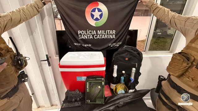 Em menos de 40 minutos, PM localiza suspeito de furto, recupera objetos e prende mulher por receptação em SMOeste