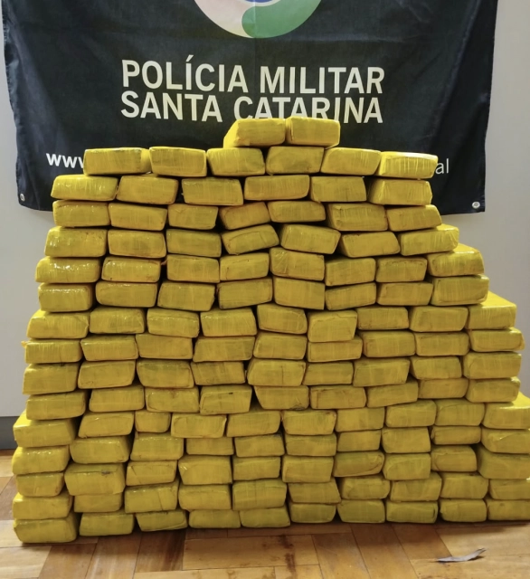 Polícia apreende cerca de 82 kg de maconha após perseguição em Dionísio Cerqueira