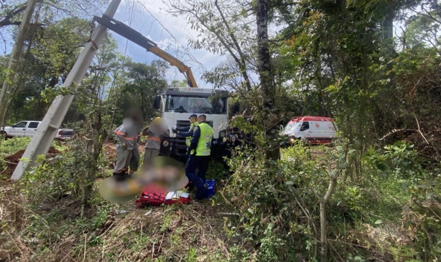 Jovem fica inconsciente após choque elétrico de alta tensão no interior de Chapecó