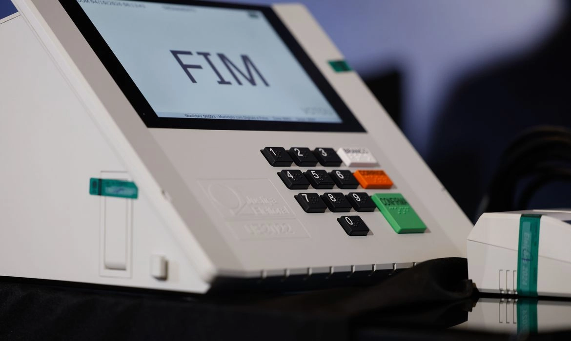 IA e vídeos falsos ganham força e ampliam riscos para eleições de 2026, aponta CGI.br