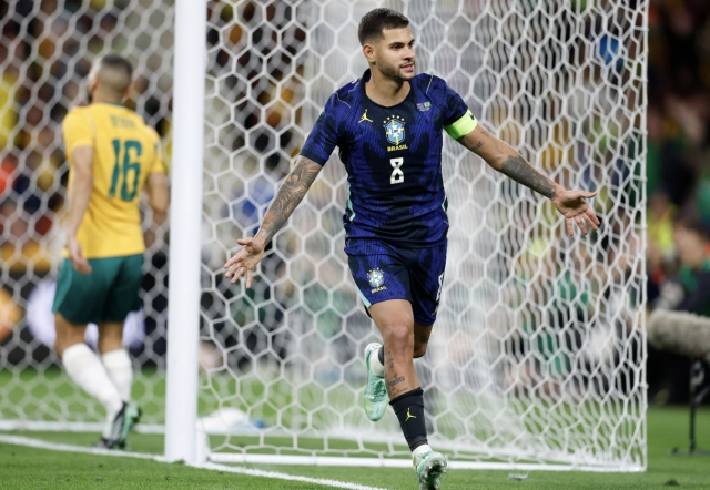 Brasil melhora atuação, vence Austrália por 4 a 2 e encerra sequência contra os donos da casa