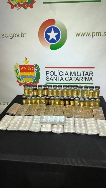 Motorista de aplicativo é preso com 430 comprimidos e anabolizantes no Oeste de SC