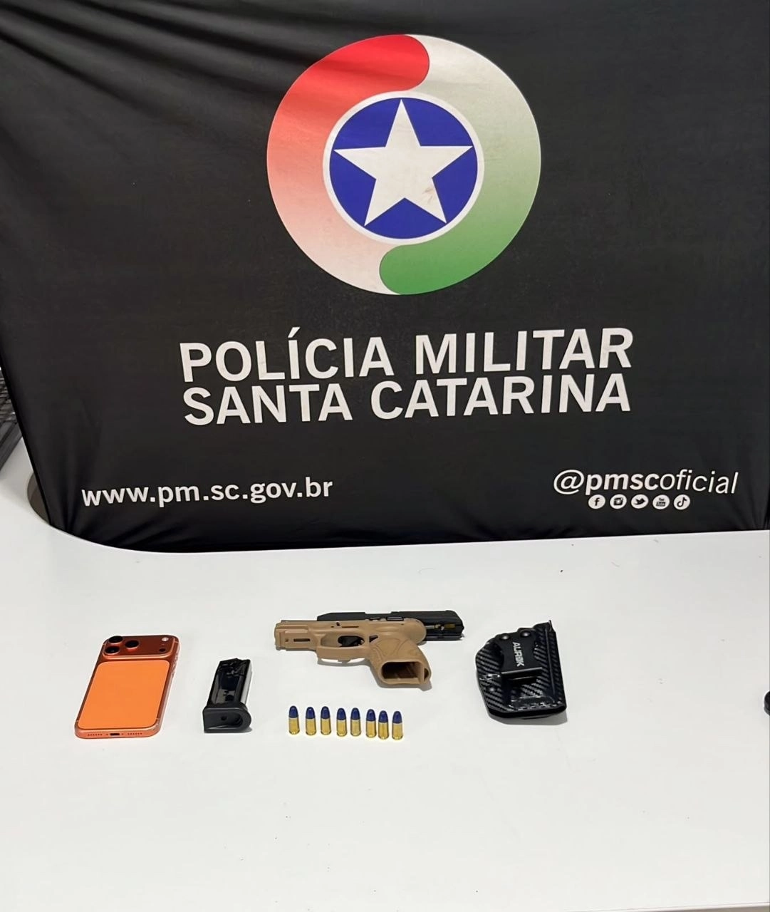 Homem é detido com pistola municiada durante abordagem no Centro de Chapecó