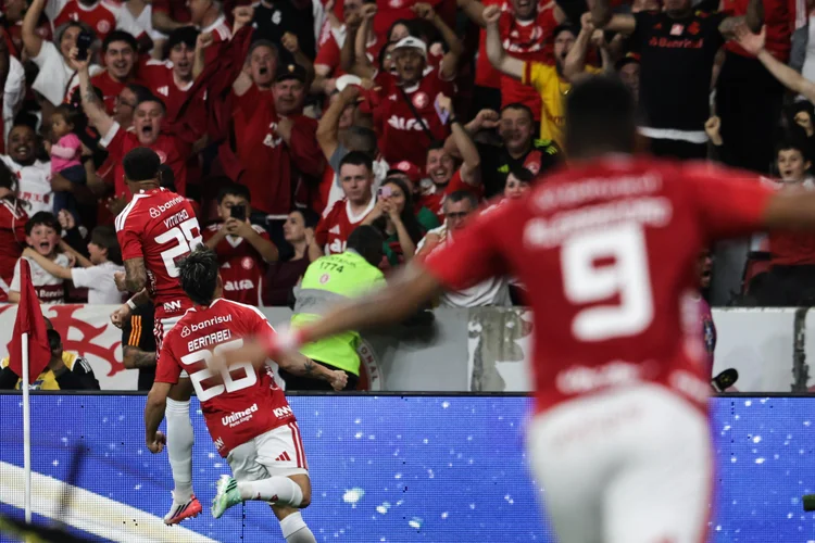 Inter vence Corinthians na estreia de Eduardo Baptista e ganha fôlego contra o rebaixamento