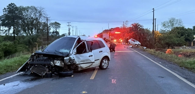 Mulher morre e outras três ficam feridas em colisão frontal na SC-480, no Oeste de SC