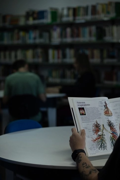 Biblioteca de Chapecó terá programação gratuita com escritora premiada e atividades para crianças