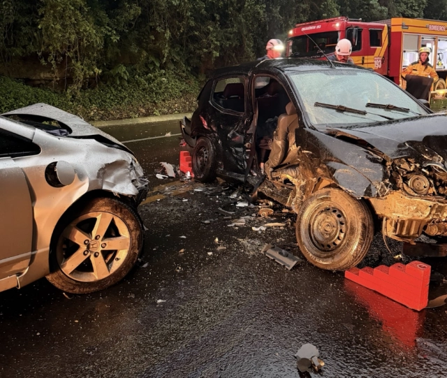 Colisão entre três carros deixa um morto e três feridos na BR-282, no Oeste de SC