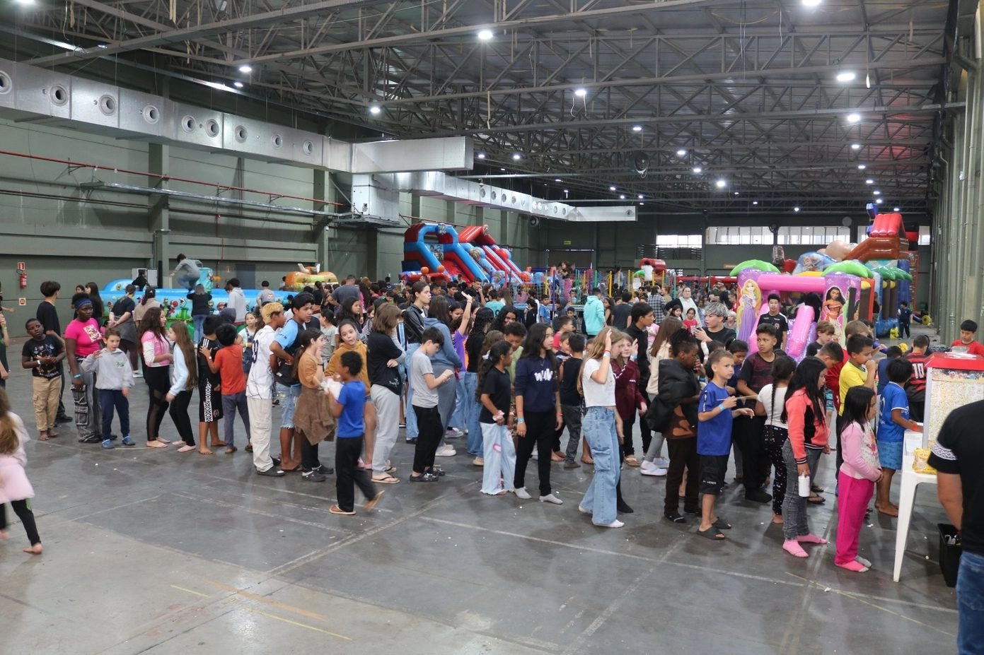 Mais de 500 crianças participam de festa promovida pela Prefeitura de Chapecó na Efapi
