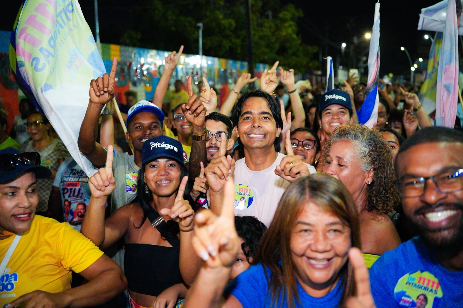 Adesivaço no Malembá leva apoiadores às ruas e confirma Dr. Pitágoras como o candidato a deputado estadual de Candeias