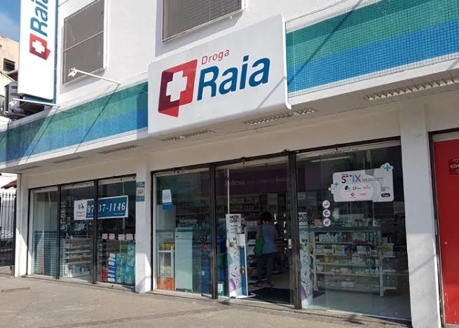 Rede Droga Raia é condenada a pagar R$ 4 milhões por assédio e discriminação