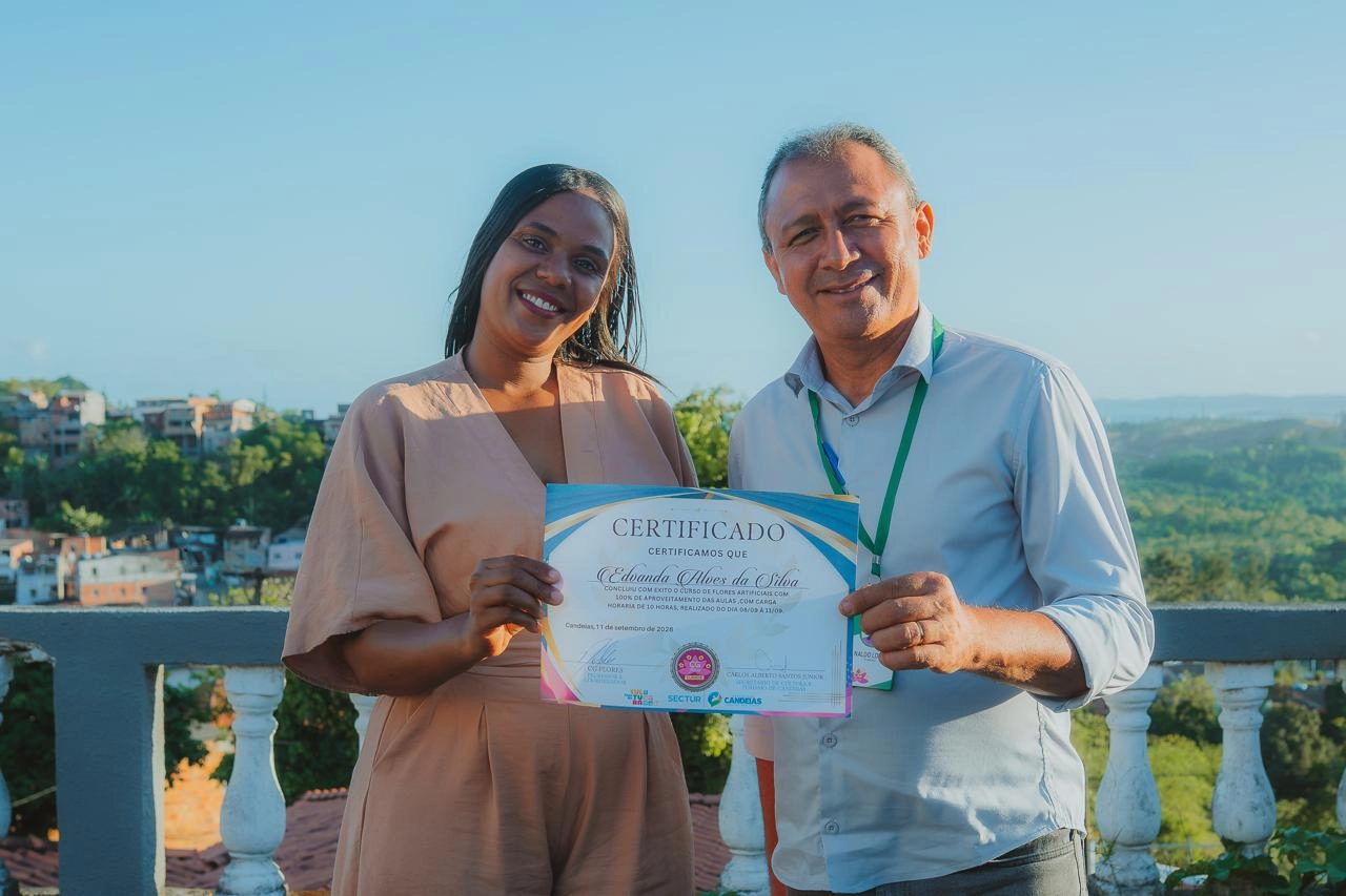 Candeias: Prefeitura conclui curso de flores artificiais com entrega de certificados