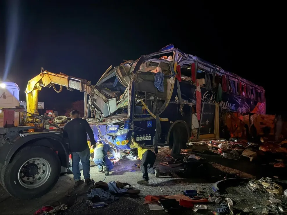 🚨 TRAGÉDIA NA BR-116: ACIDENTE ENTRE ÔNIBUS E CAMINHÃO DEIXA 6 MORTOS