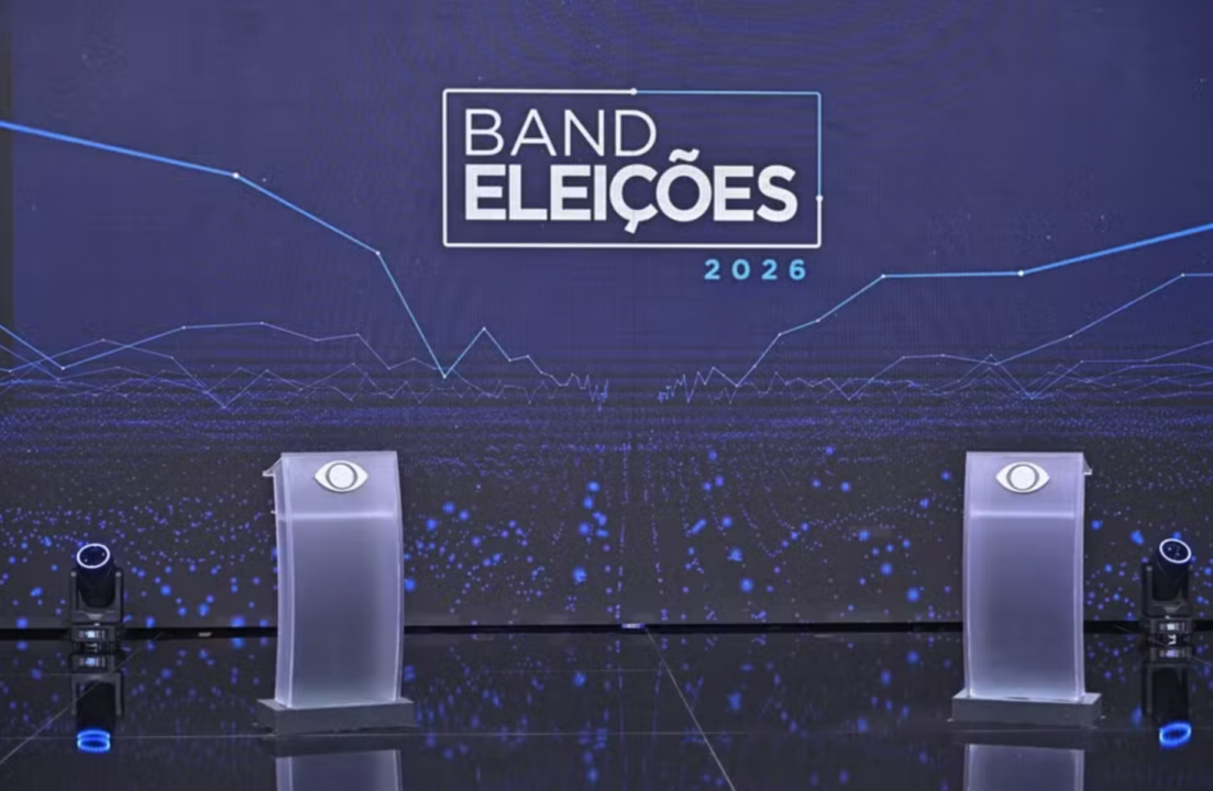 BAND MANTÉM DEBATE PRESIDENCIAL, E FLÁVIO BOLSONARO VOLTA ATRÁS E CONFIRMA PRESENÇA