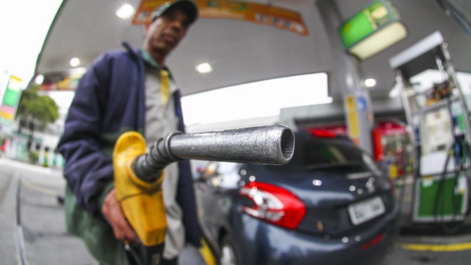 GOVERNO FEDERAL RENOVA SUBSÍDIO DE R$ 2,12 POR LITRO DO DIESEL POR MAIS 30 DIAS