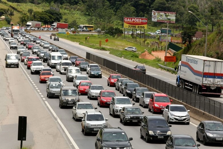FERNÃO DIAS DEVE RECEBER 791 MIL VEÍCULOS NO FERIADO DE FINADOS