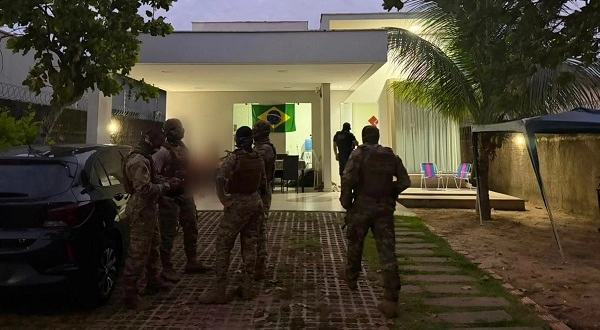Operação conjunta prende delegado e investigador do Amazonas acusados pelo roubo 30 quilos de ouro e dinheiro