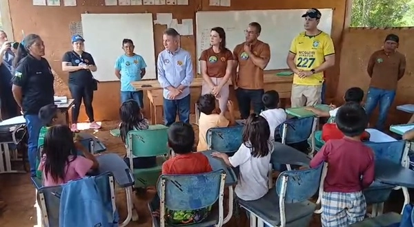 CRIME ELEITORAL: Arthur Henrique faz discurso político em escola indígena em horário de aula