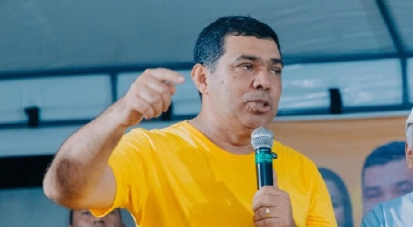 "Arthur, você tá de brincadeira", diz Soldado Sampaio ao responder adversário sobre abandono da educação