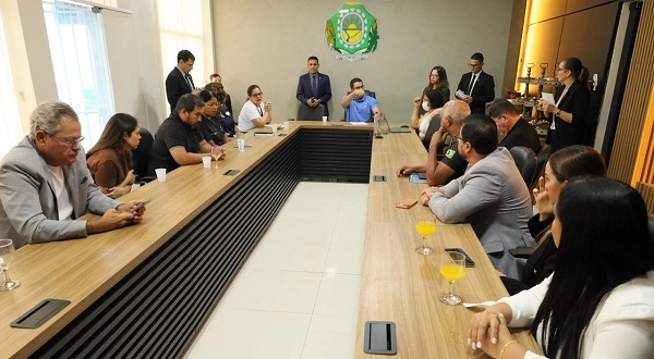 Em reunião com vereadores, sindicatos pedem revogação de decreto que aumenta desconto previdenciário dos servidores de Boa Vista