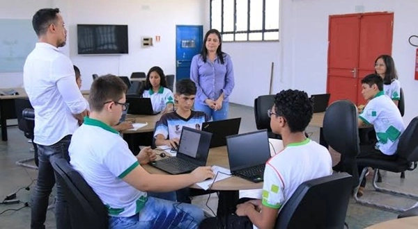 IFRR lança processos seletivos para profissionais atuarem como bolsistas em três campi